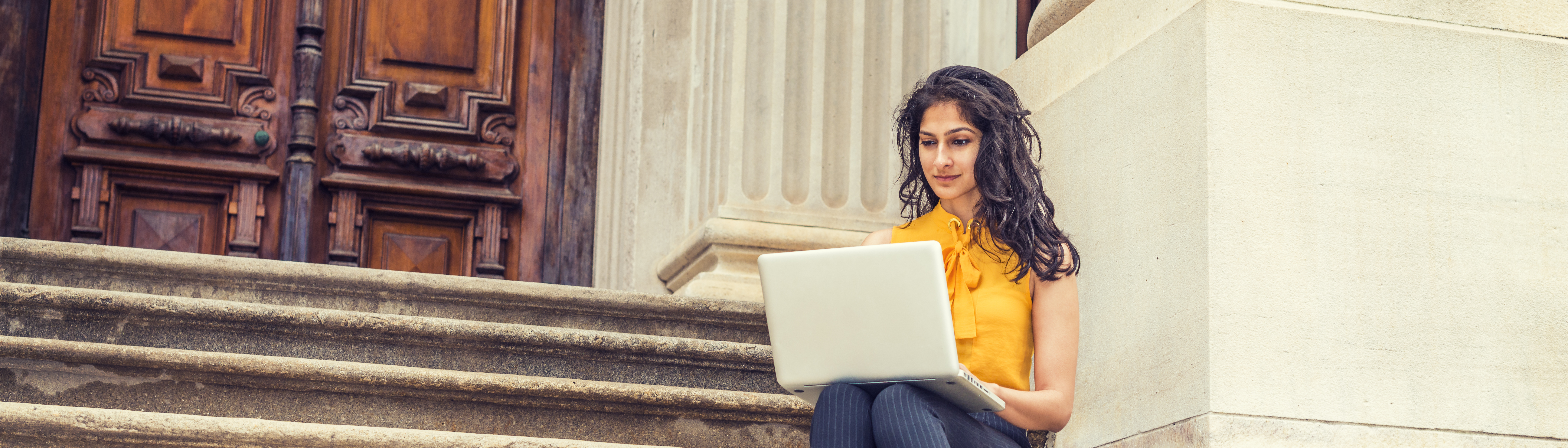 How to Decide on an Online Law Degree from the U.S. or the U.K. to Study in 2022